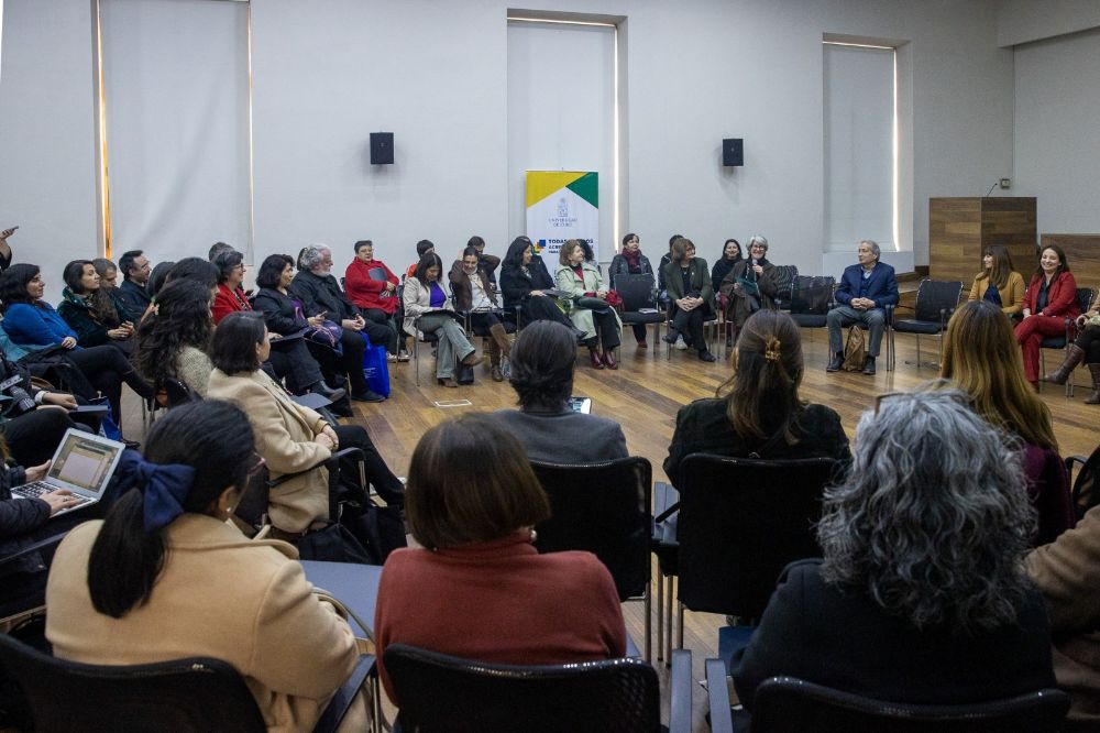 La comitiva se reunió en la Sala Eloísa Díaz este miércoles 20 de agosto.